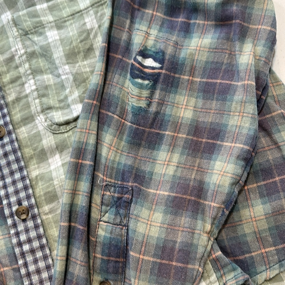 AEO Flannel Plaid Patchwork Button Down Cropped S… - image 6